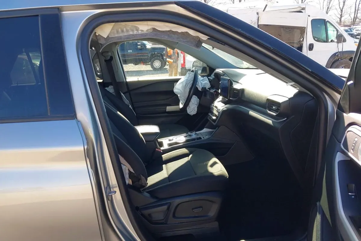FORD EXPLORER XLT 2023