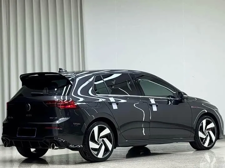 VOLKSWAGEN GOLF GTI 2021