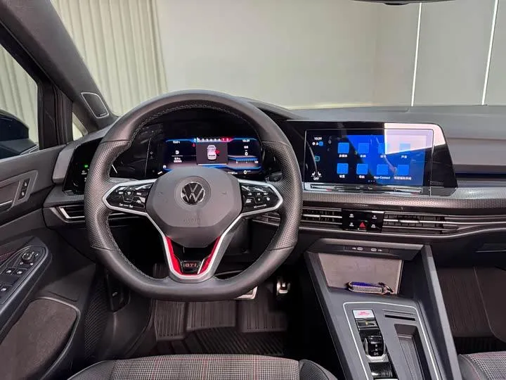 VOLKSWAGEN GOLF GTI 2021