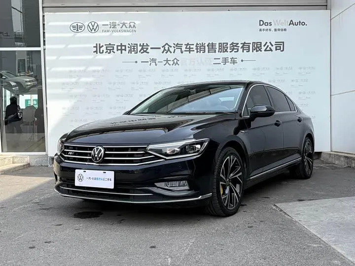 VOLKSWAGEN PASSAT LUXURY 2022