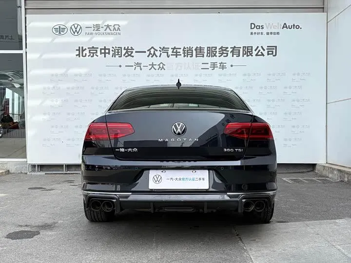 VOLKSWAGEN PASSAT LUXURY 2022