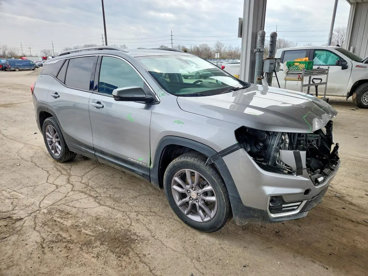 GMC TERRAIN SLT 2023
