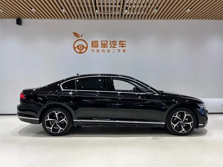 VOLKSWAGEN MAGOTAN 330TSI DSG 2023