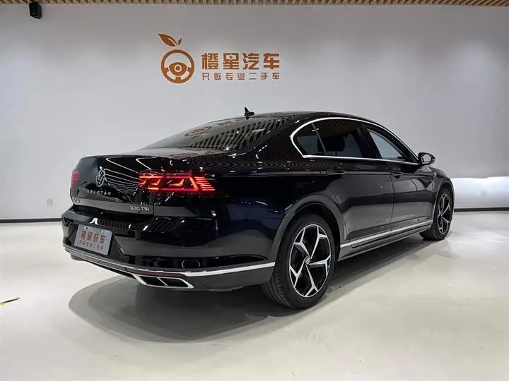 VOLKSWAGEN MAGOTAN 330TSI DSG 2023