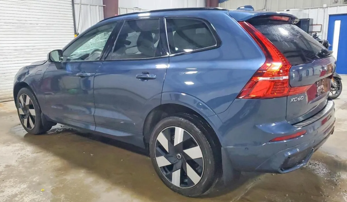 VOLVO XC60 PLUS 2025