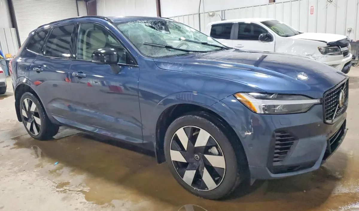 VOLVO XC60 PLUS 2025