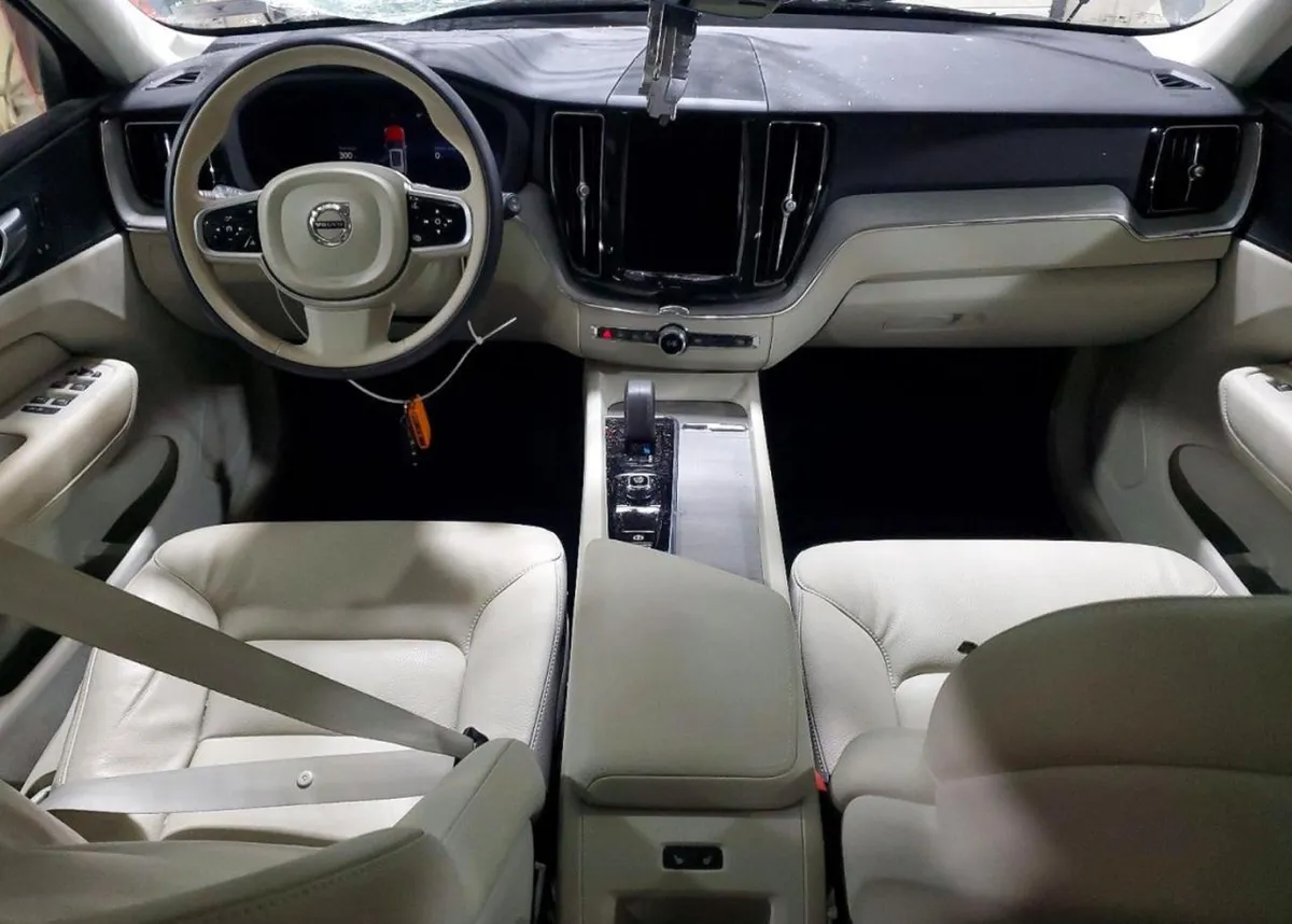 VOLVO XC60 PLUS 2025
