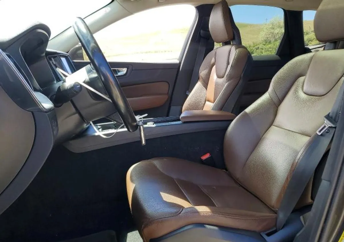 VOLVO XC60 T5 MOMENTUM 2018
