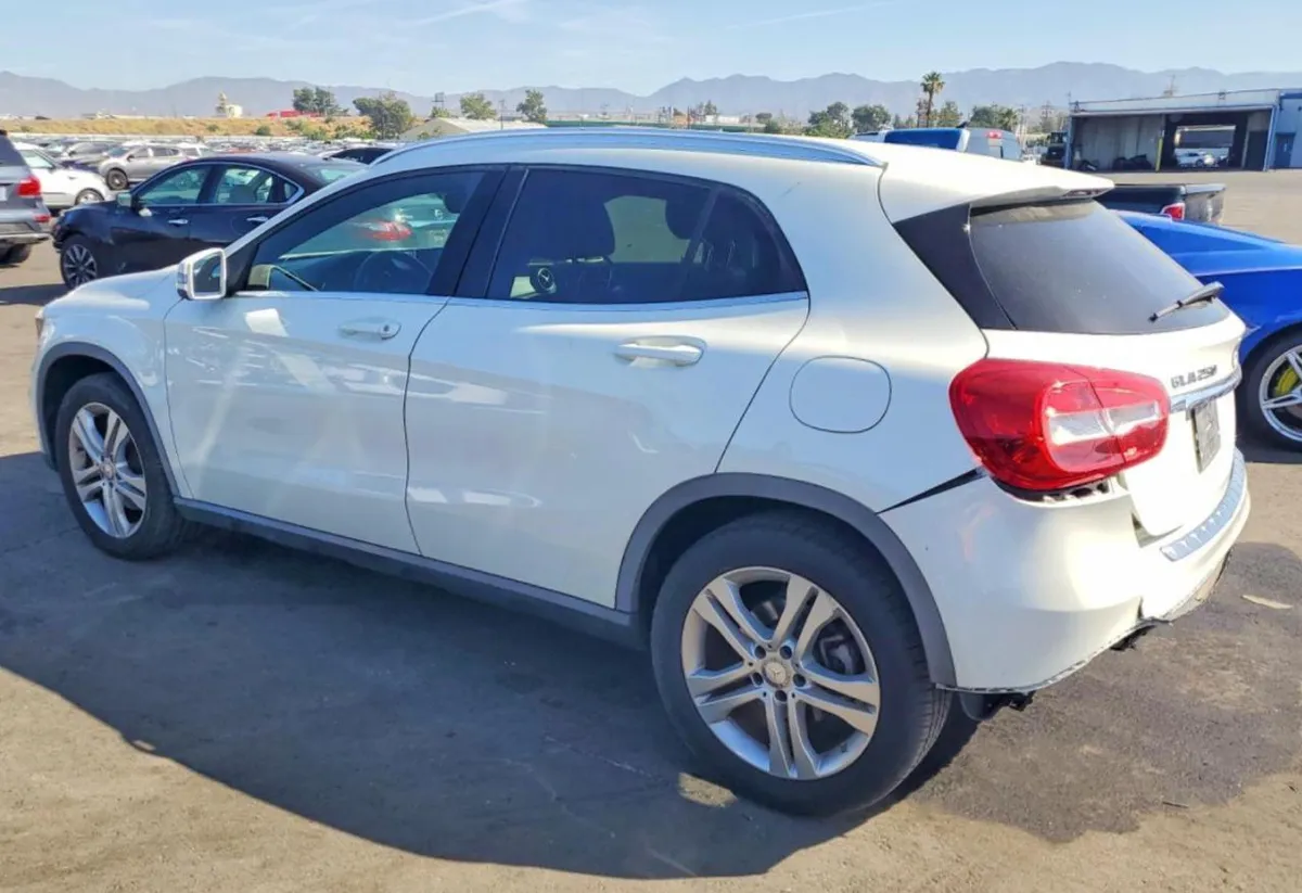 MERCEDES-BENZ GLA 250 2017