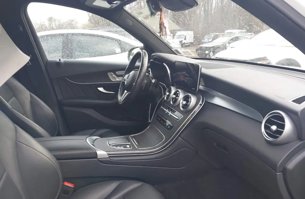 MERCEDES-BENZ GLC 4MATIC SUV 2022