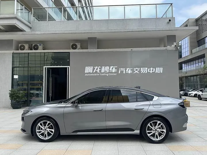 FORD MONDEO LUXURY 2022