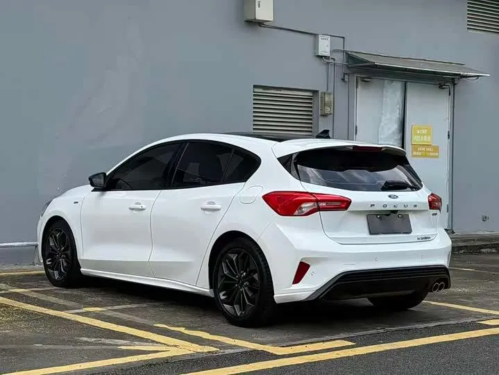 FORD FOCUS HATCHBACK ECOBOOST 180 2022