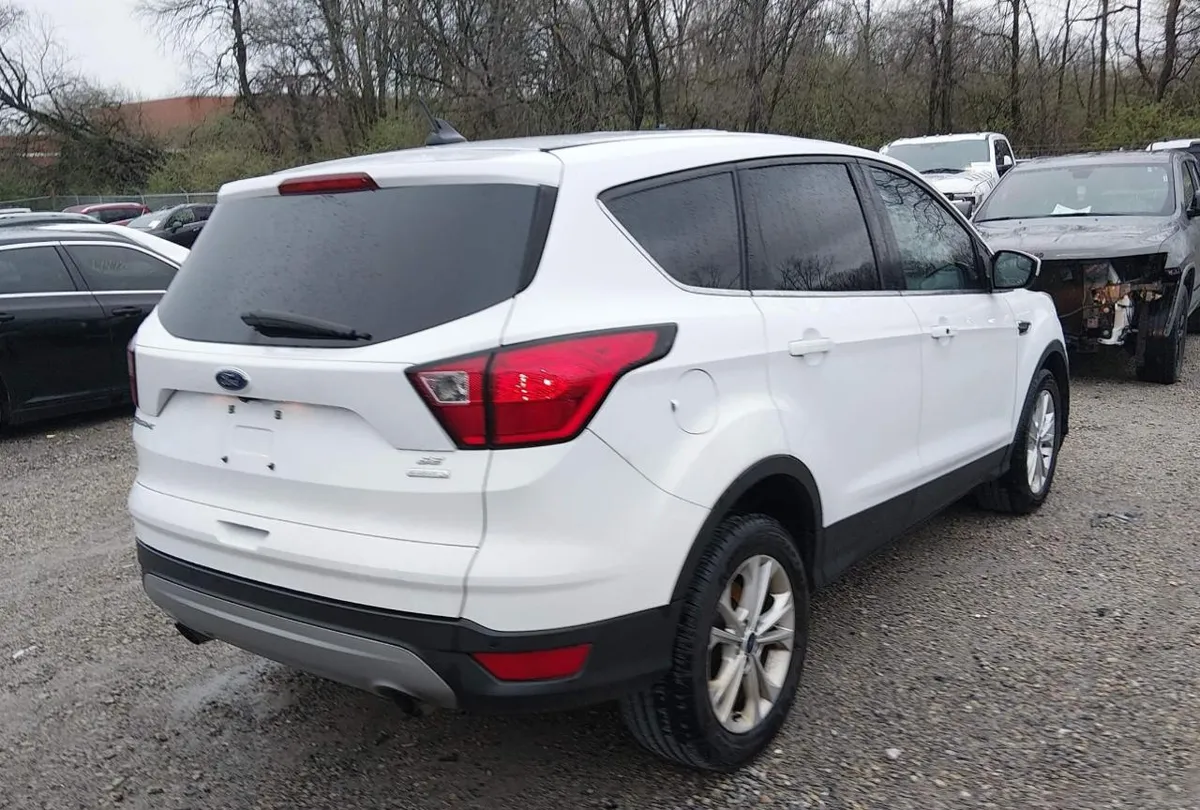 FORD ESCAPE SE 2019