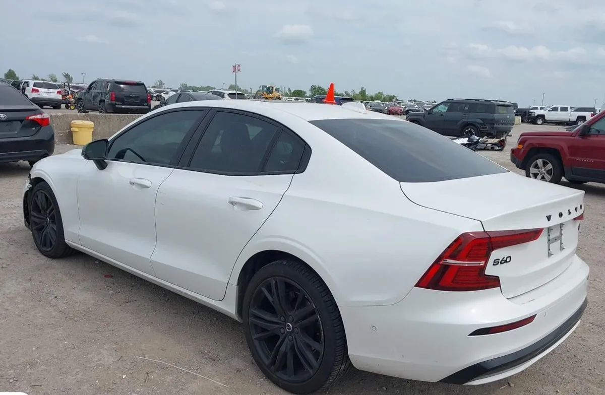 VOLVO S60 B5 PLUS BLACK EDITION 2024
