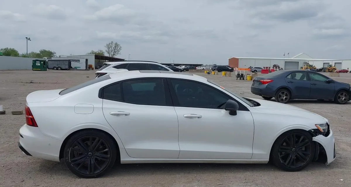 VOLVO S60 B5 PLUS BLACK EDITION 2024