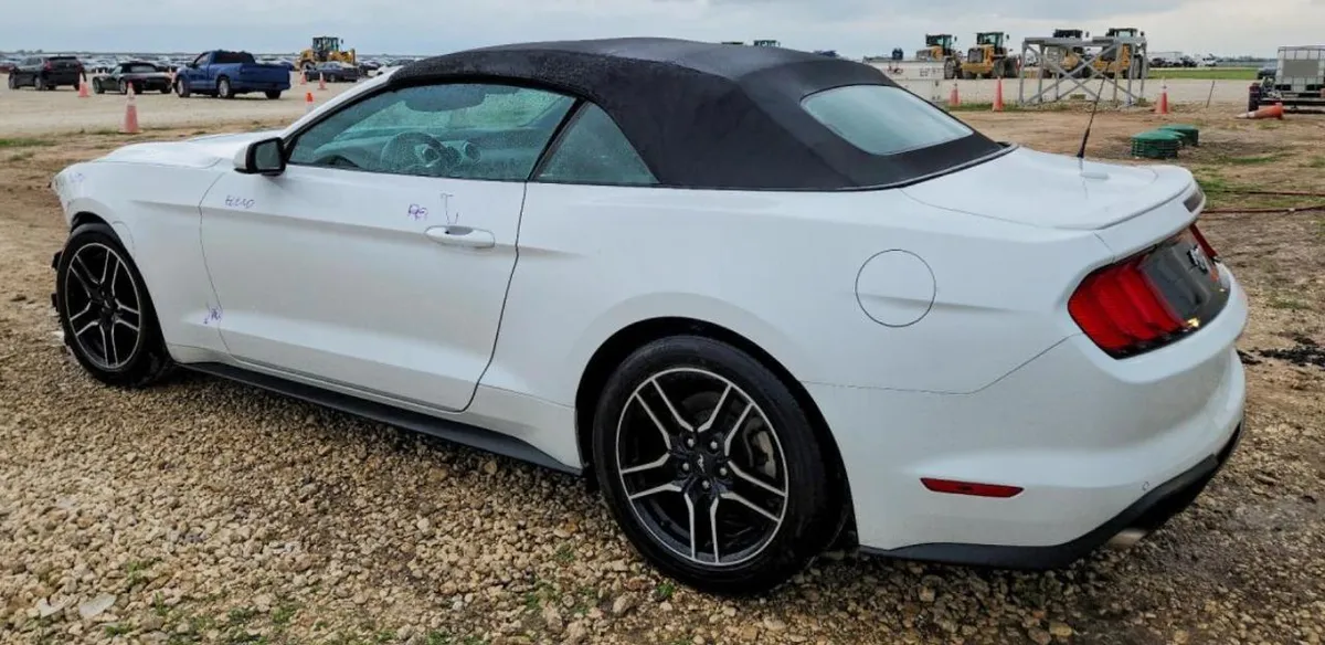 FORD MUSTANG 2023
