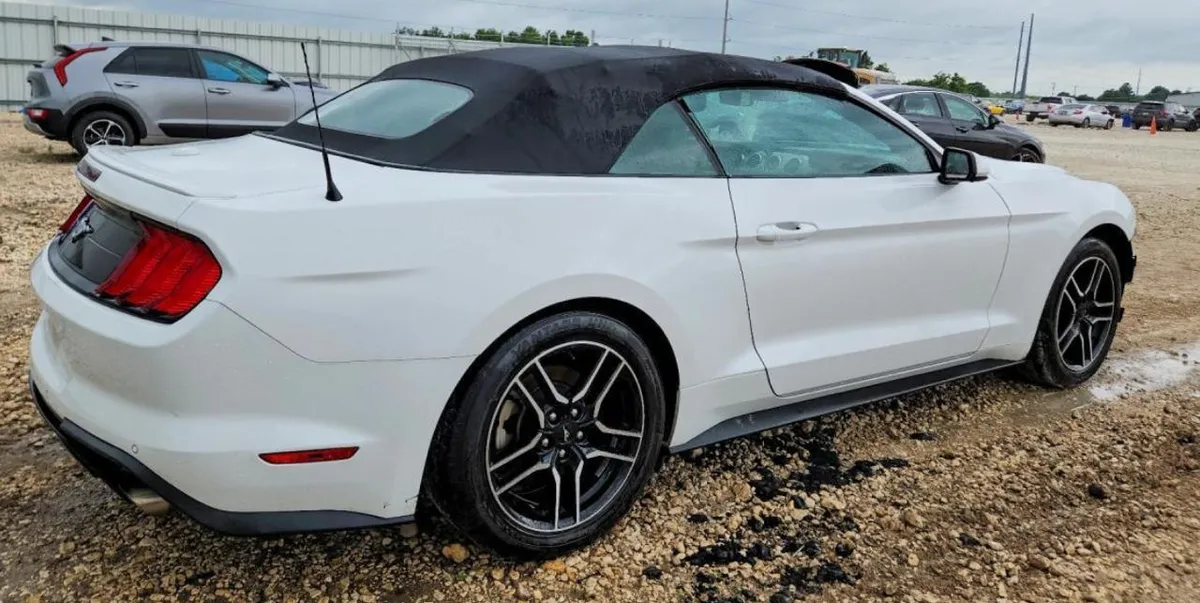 FORD MUSTANG 2023