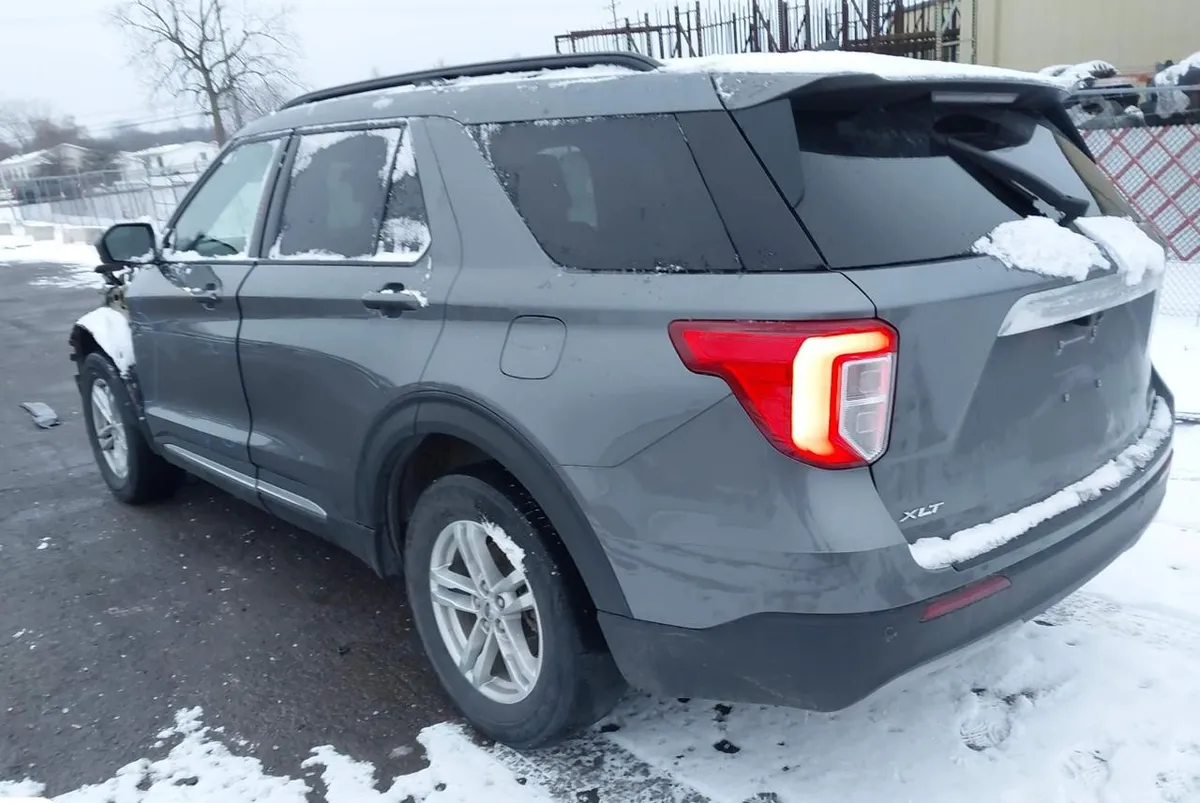 FORD EXPLORER XLT 2022