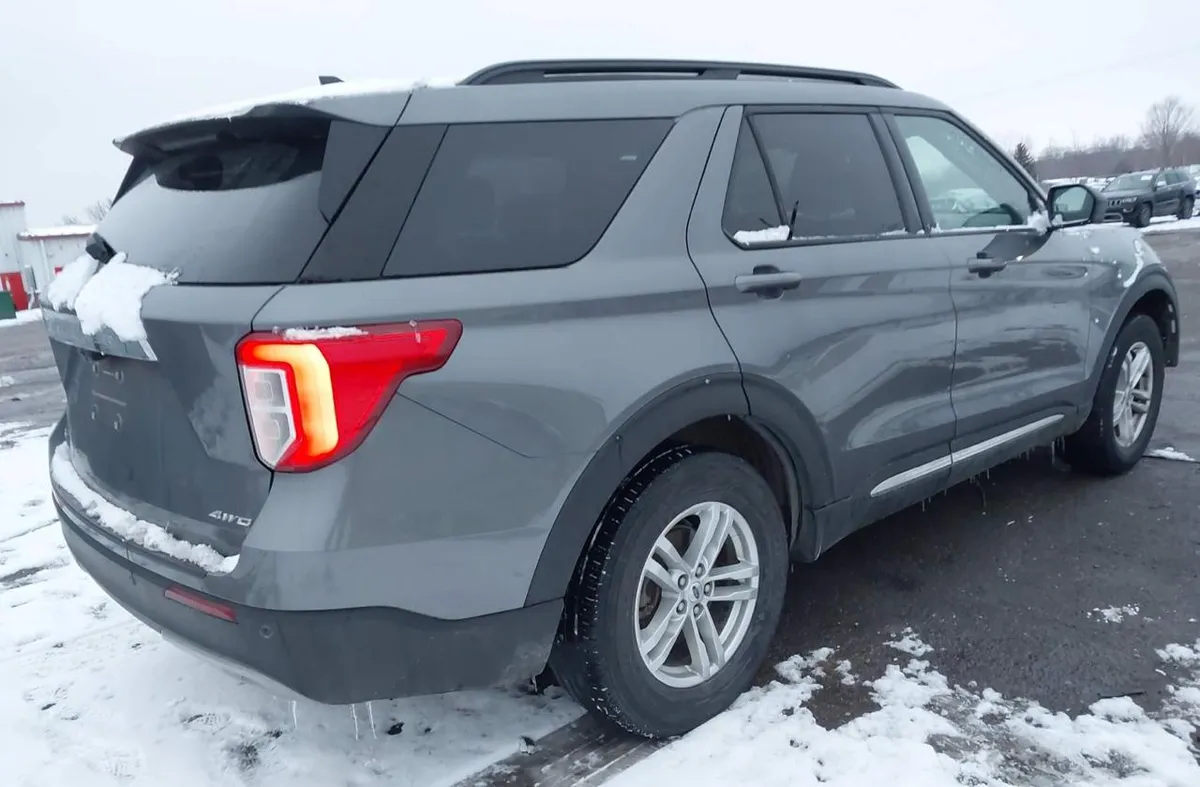 FORD EXPLORER XLT 2022