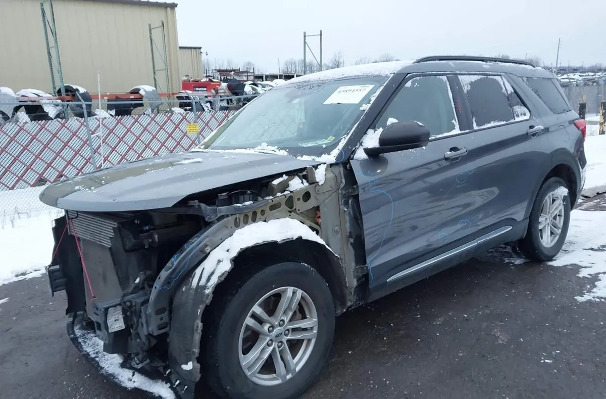 FORD EXPLORER XLT 2022