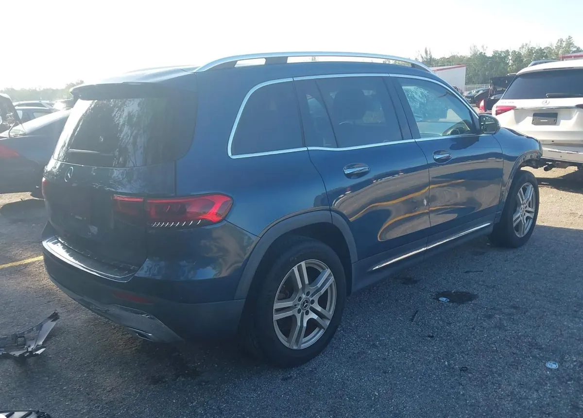 MERCEDES-BENZ GLB250 2023