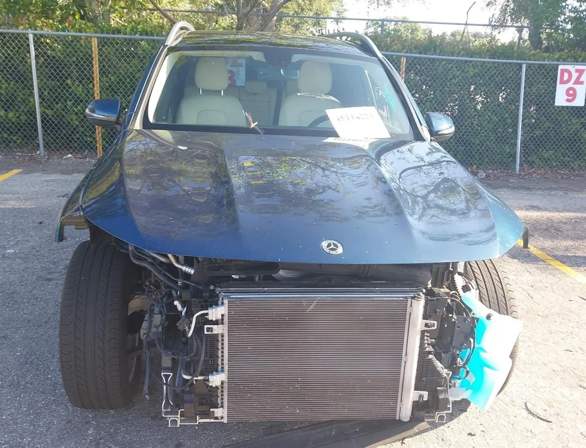 MERCEDES-BENZ GLB250 2023
