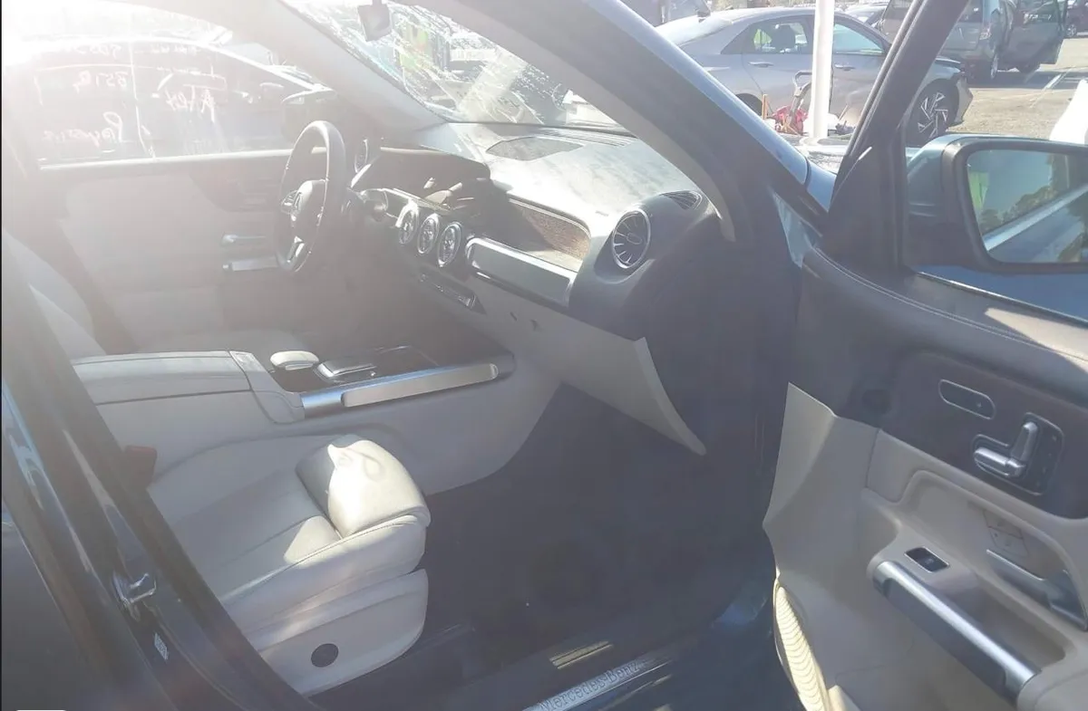 MERCEDES-BENZ GLB250 2023
