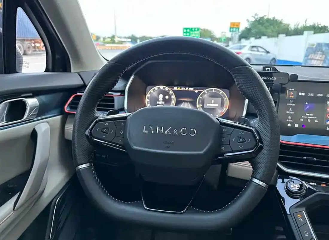 LYNK & CO 06 ВСТРОЕННЫЙ ВИДЕОРЕГИСТРАТОР 2020