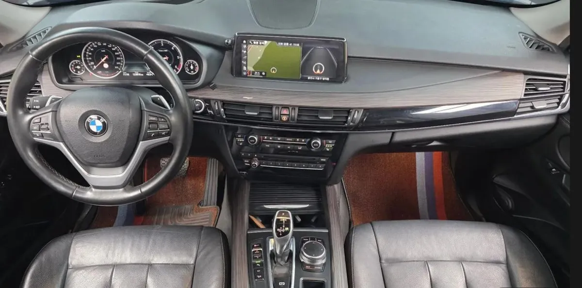 BMW X5 КОМФОРТ-САЛОН ПАНОРАМА ДОВОДЧИКИ ДВЕРЕЙ ЭЛЕКТРОПРИВОД БАГАЖНИКА КАМЕРЫ И ПОЛНЫЙ ПАКЕТ АССИСТЕНТОВ. С 2017
