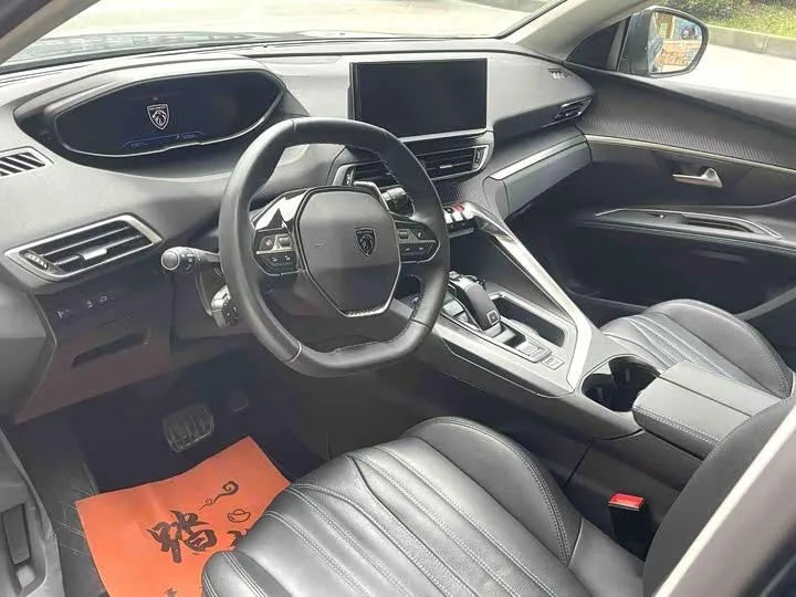 PEUGEOT 5008 2023