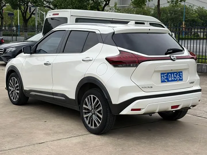 NISSAN KICKS LUXURY 2022