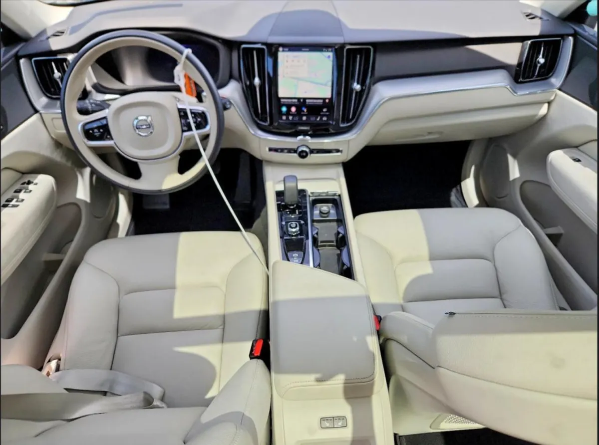 VOLVO XC60 CORE 2023