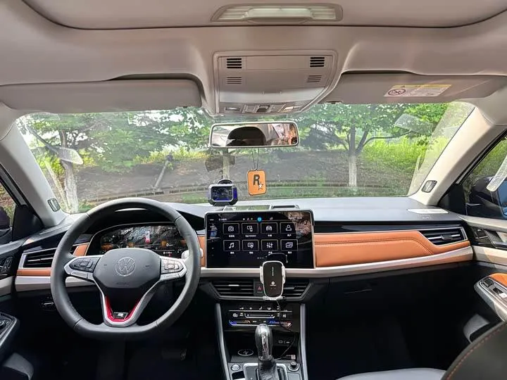 VOLKSWAGEN BORA 200TSI DSG SMART 2023