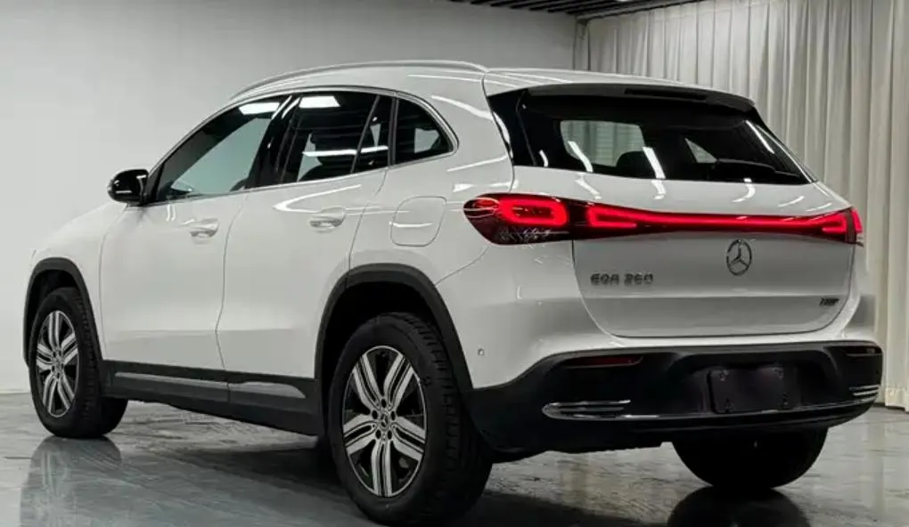 MERCEDES-BENZ EQA 2023
