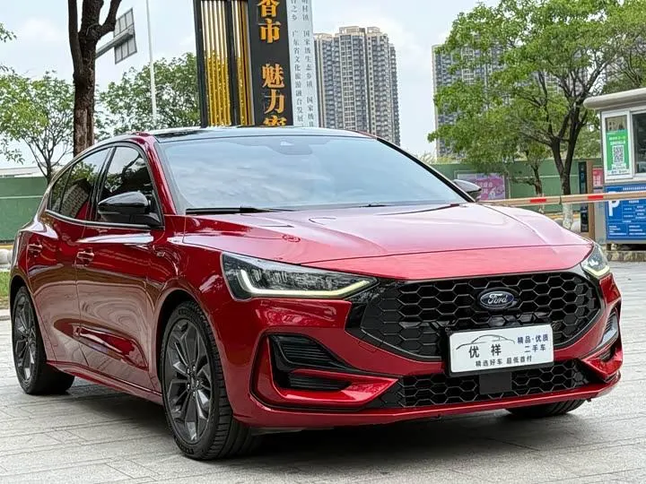 FORD FOCUS HATCHBACK ECOBOOST 180 2022