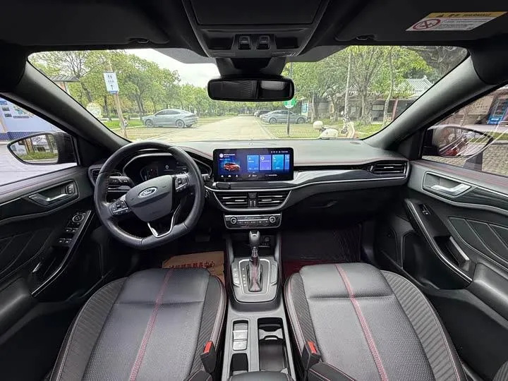FORD FOCUS HATCHBACK ECOBOOST 180 2022