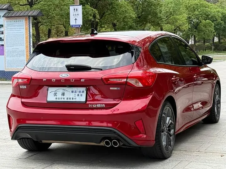 FORD FOCUS HATCHBACK ECOBOOST 180 2022