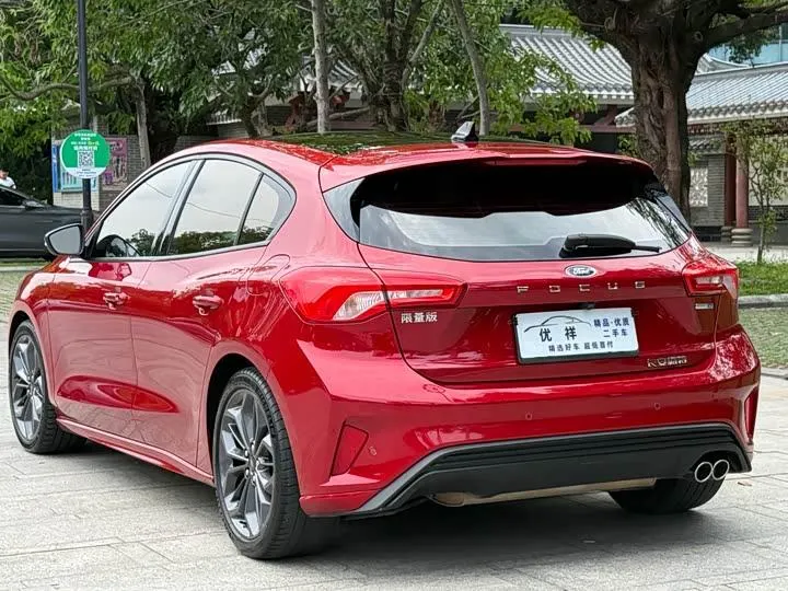 FORD FOCUS HATCHBACK ECOBOOST 180 2022
