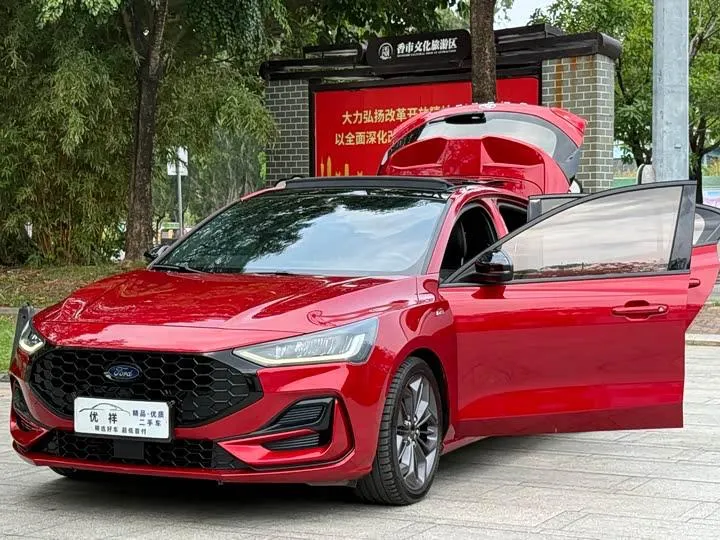 FORD FOCUS HATCHBACK ECOBOOST 180 2022