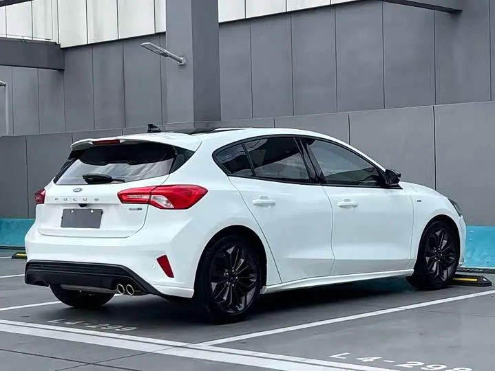 FORD FOCUS HATCHBACK ECOBOOST 180 2022