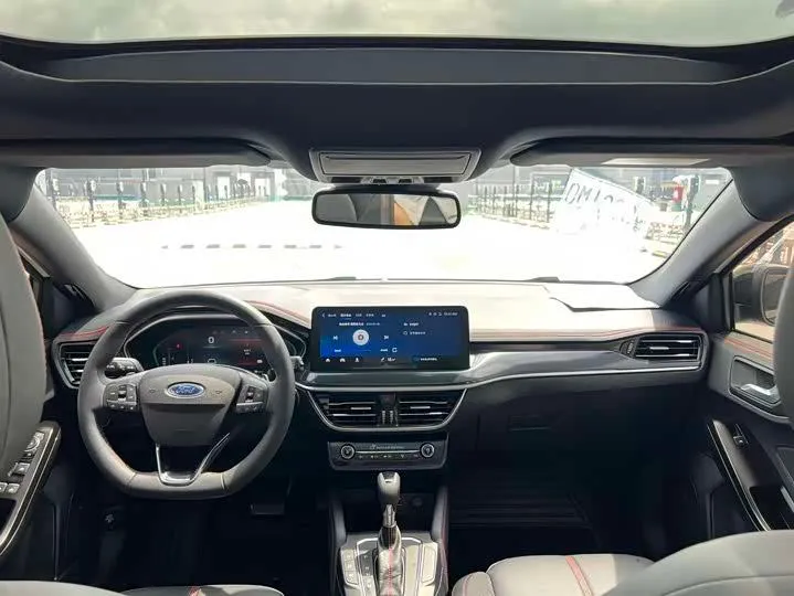 FORD FOCUS HATCHBACK ECOBOOST 180 2022