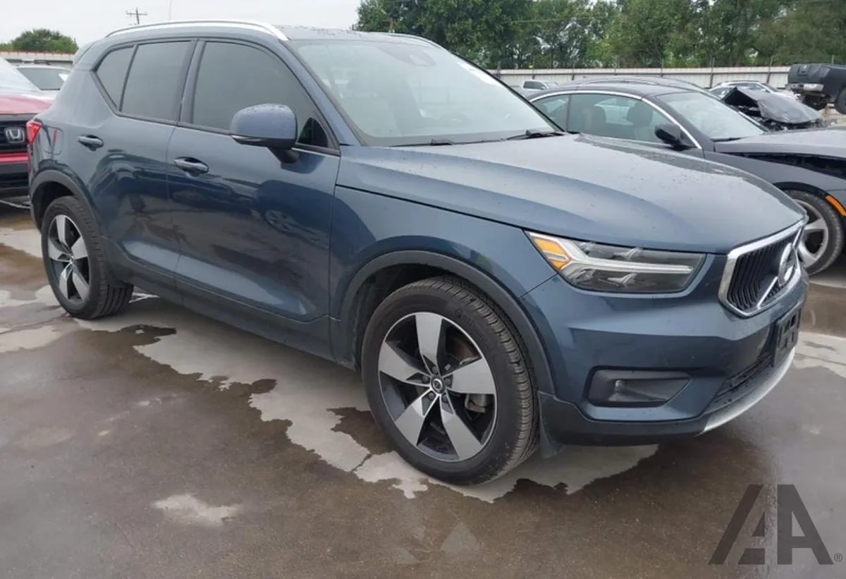 VOLVO XC40 T5 MOMENTUM 2021