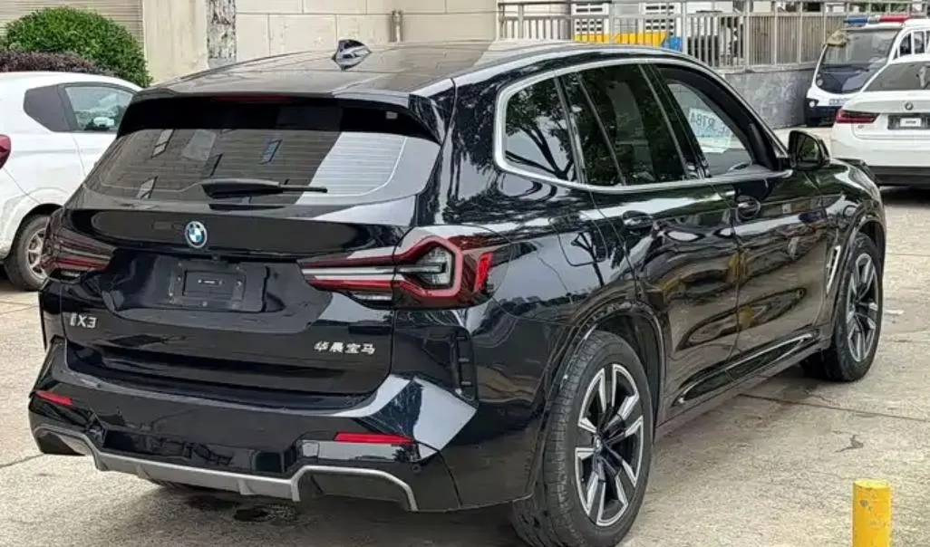 BMW IX3 2023