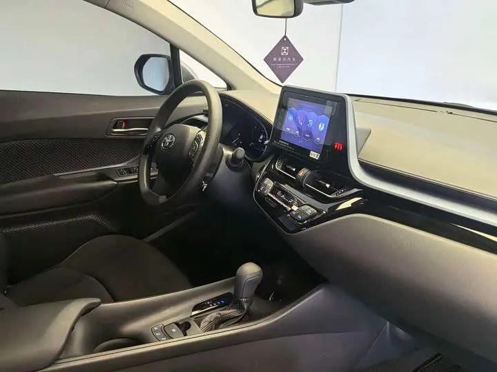 TOYOTA IZOA HYBRID 2 2022
