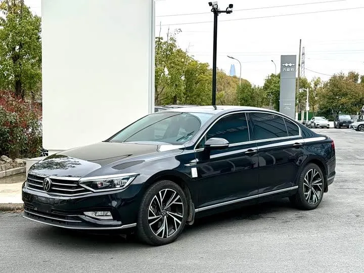 VOLKSWAGEN PASSAT 330TSI DSG 30TH 2021
