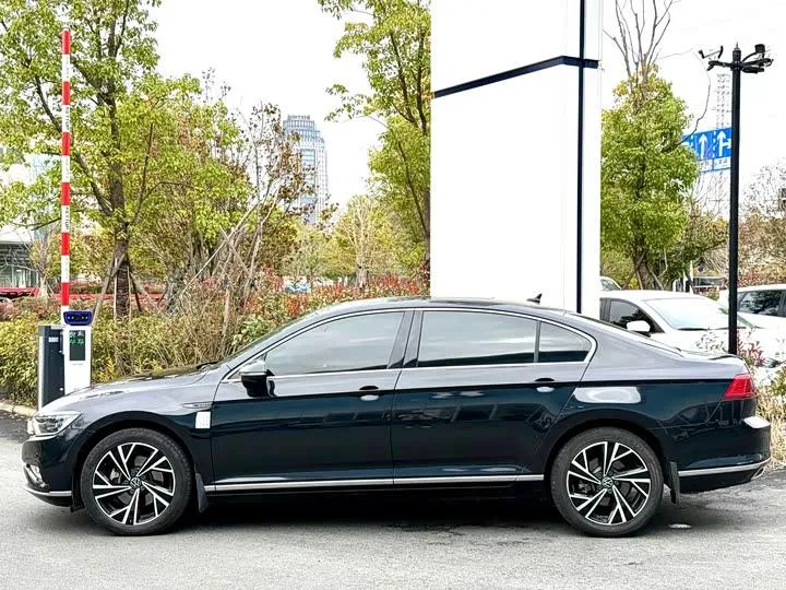 VOLKSWAGEN PASSAT 330TSI DSG 30TH 2021