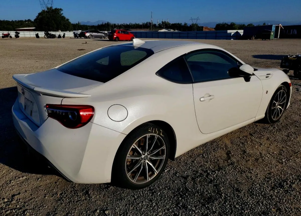 TOYOTA 86 BASE 2017