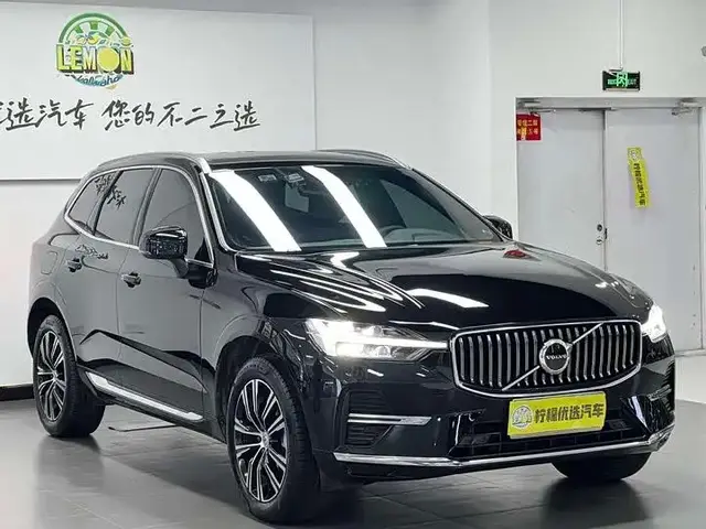 VOLVO XC60 2022