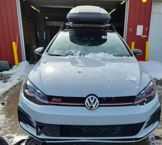 VOLKSWAGEN S GTI S 2021