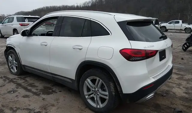 MERCEDES-BENZ GLA 250 2023